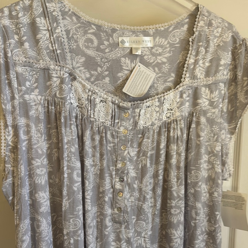 Women’s plus size Eileen West long nightgown